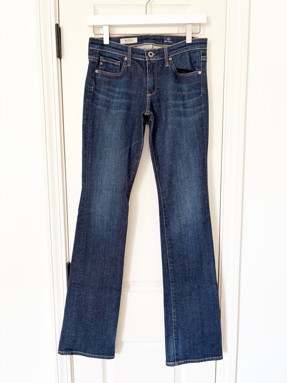 26R • AG the Olivia Skinny Boot Cut Low Rise Dark Jeans